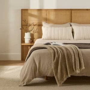 Alternative view of Olalla King Headboard - Oak